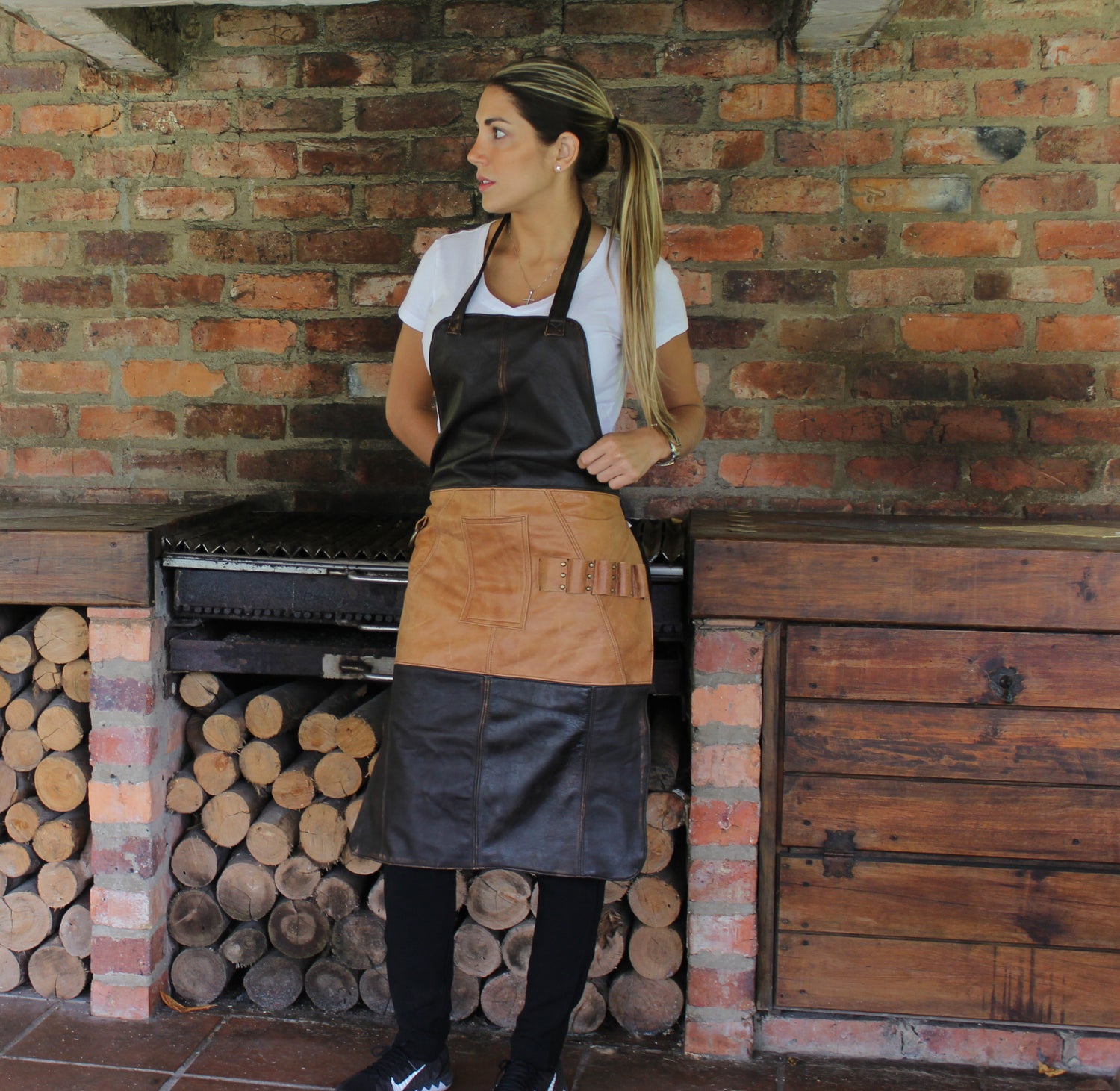 NATHAN Leather Apron in - Dark Brown and Tan Custom-made BBQ Restaurant fashion Name Initials - PDCollection Leatherwear - Online Shop