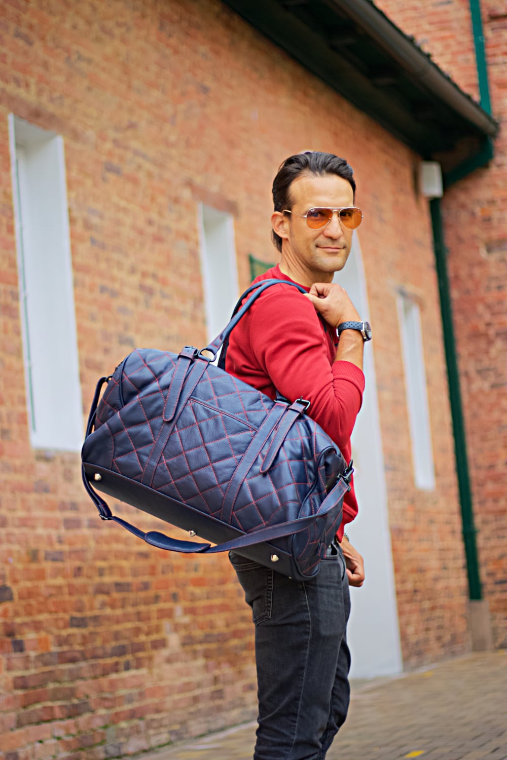 WEEKEND LUX Quilted Leather Bag in Midnight Blue and Red